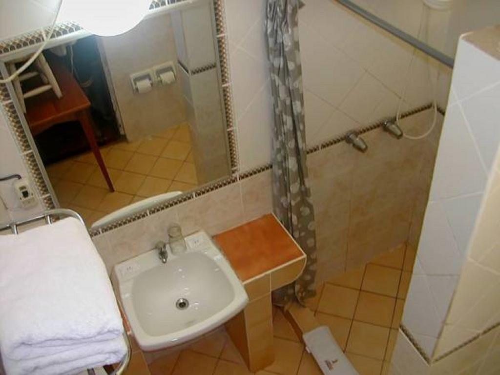 Hotel Don Carlos Puerto Maldonado Quarto foto